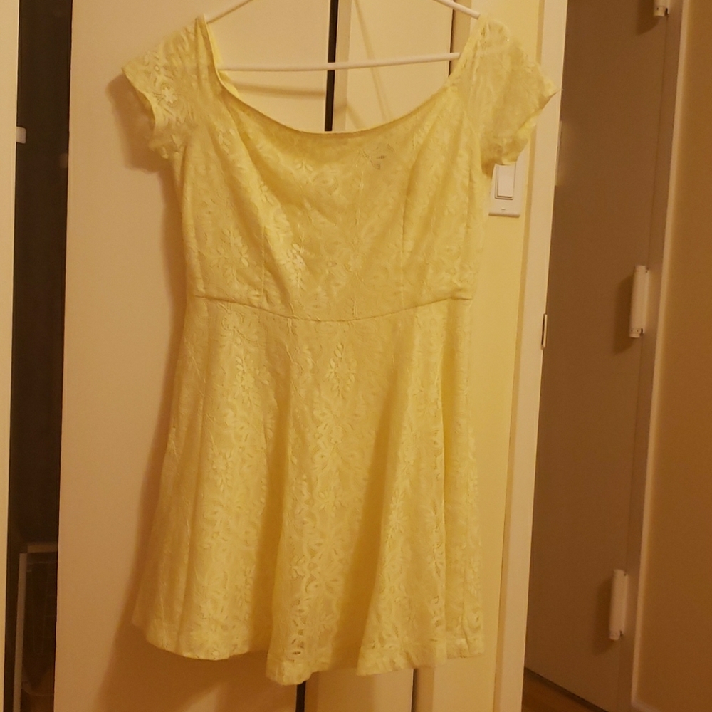 Forever 21 light yellow lace mini dress
